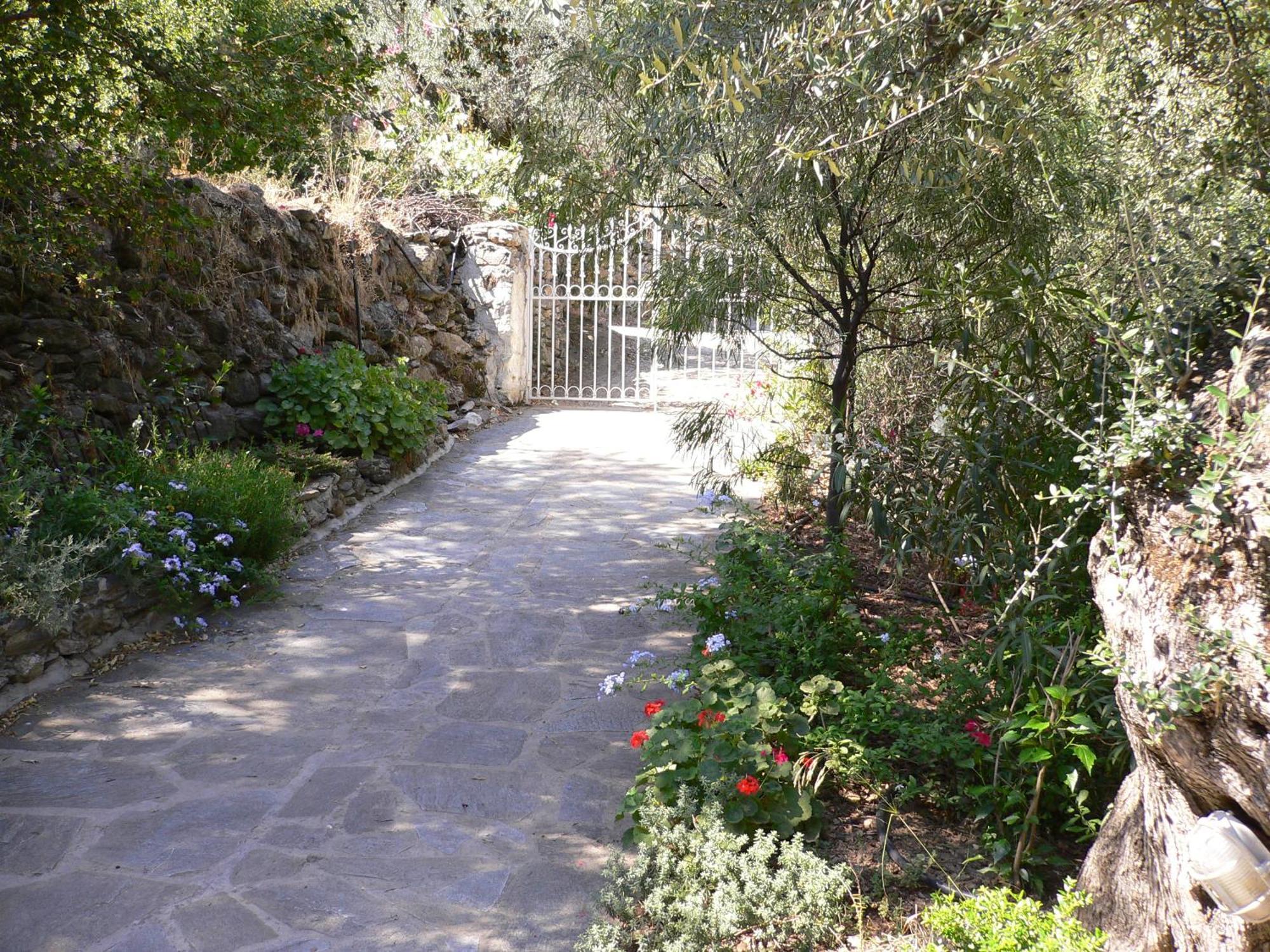 Studios Kyparissi & Spa Tyros Exterior photo