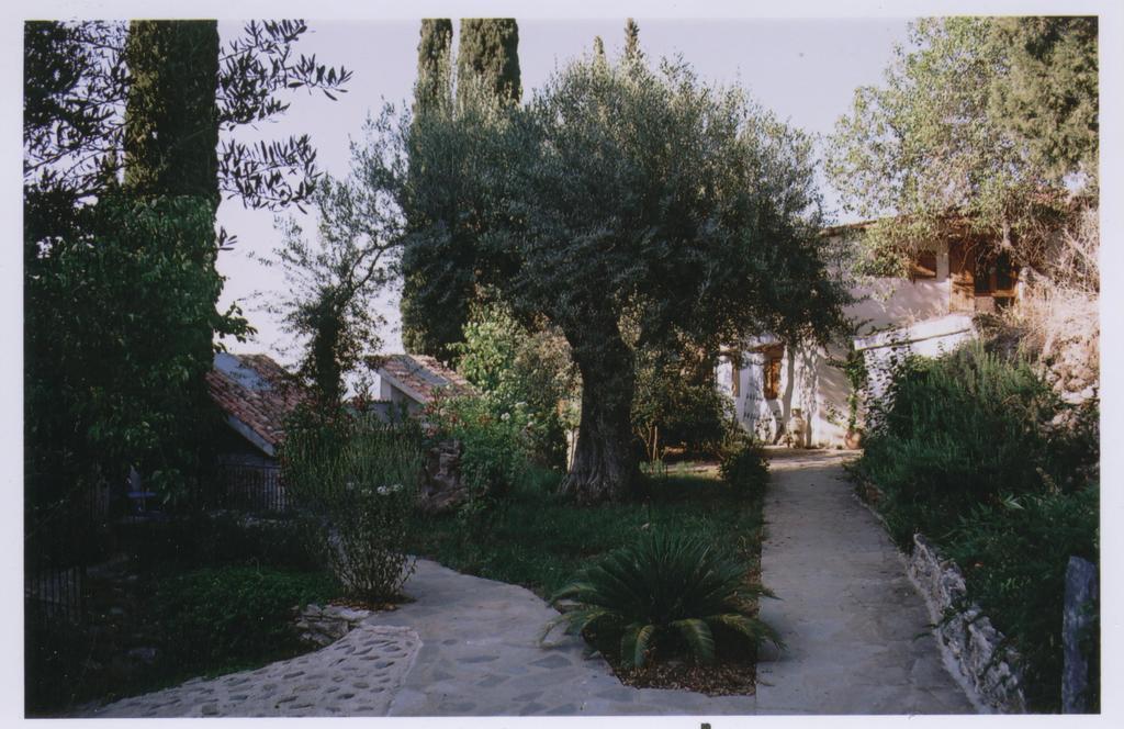 Studios Kyparissi & Spa Tyros Exterior photo